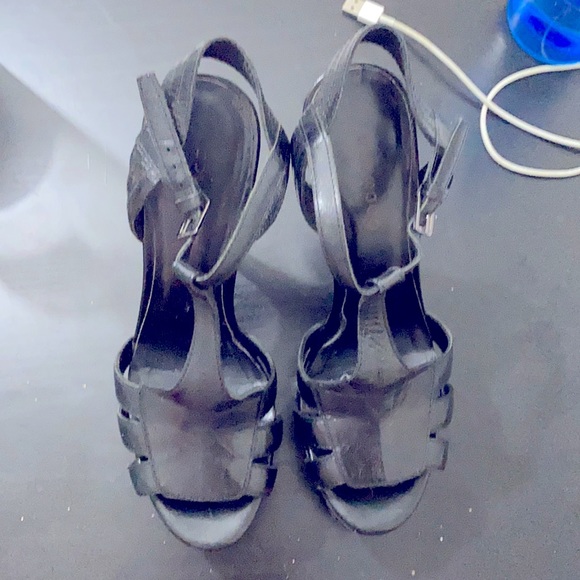 Nursace Embossed Leather Platform Sandals - Picture 2 of 11